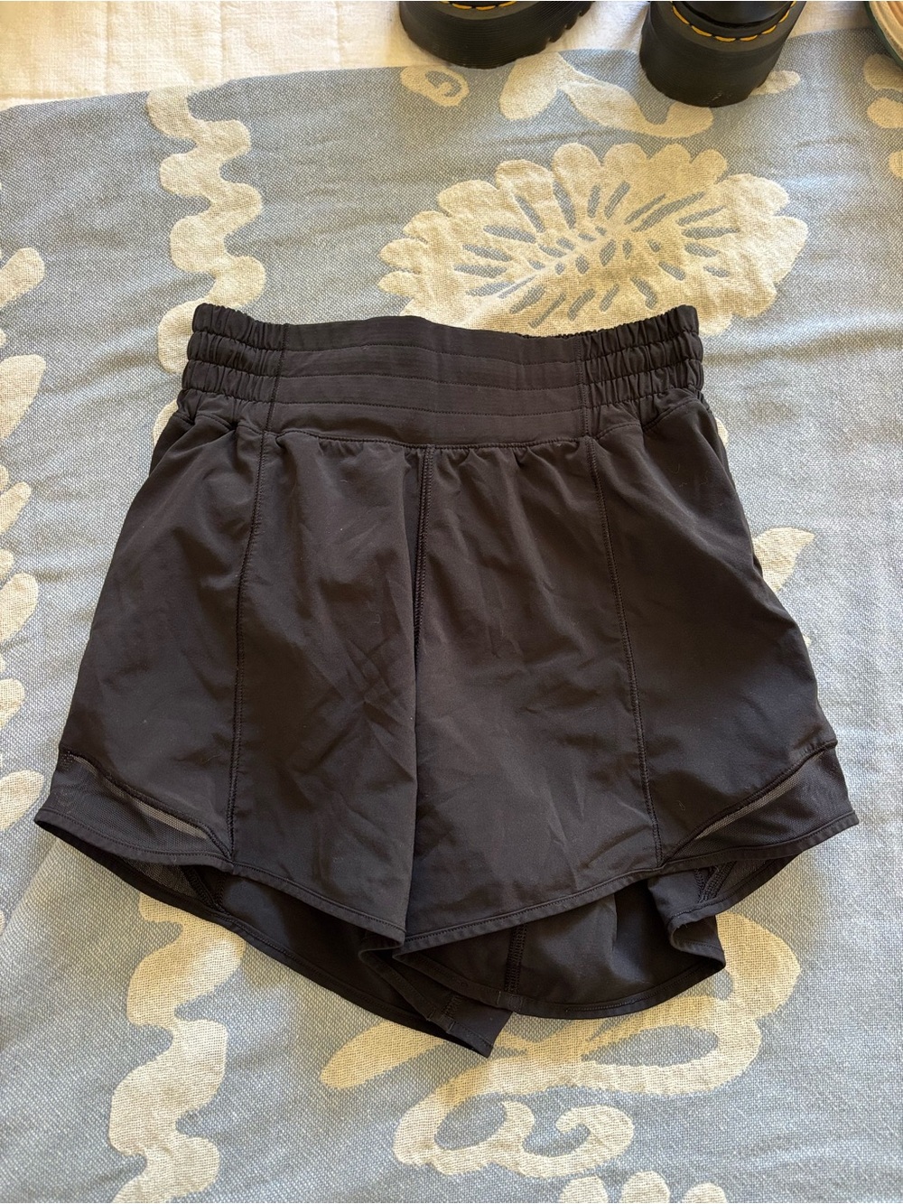 Lululemon Women’s Hotty Hot High Rise Black Lined Shorts 4”